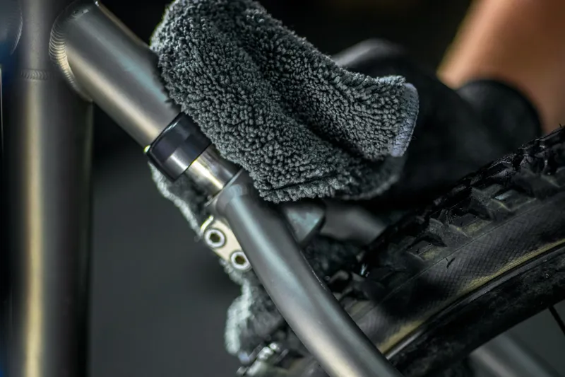 Muc-Off Premium Microfibre Polishing Cloth-2